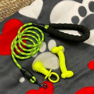 Brand New 🆕🐾♥️ Neon Yellow Pet Pack w/Fleece Blanket, Leash & Chew Toys